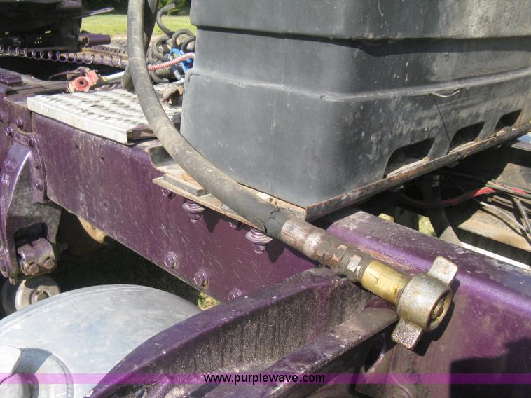 image for item H5280 1988 Peterbilt 357 semi truck