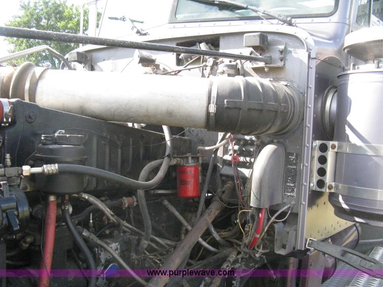 image for item H5280 1988 Peterbilt 357 semi truck