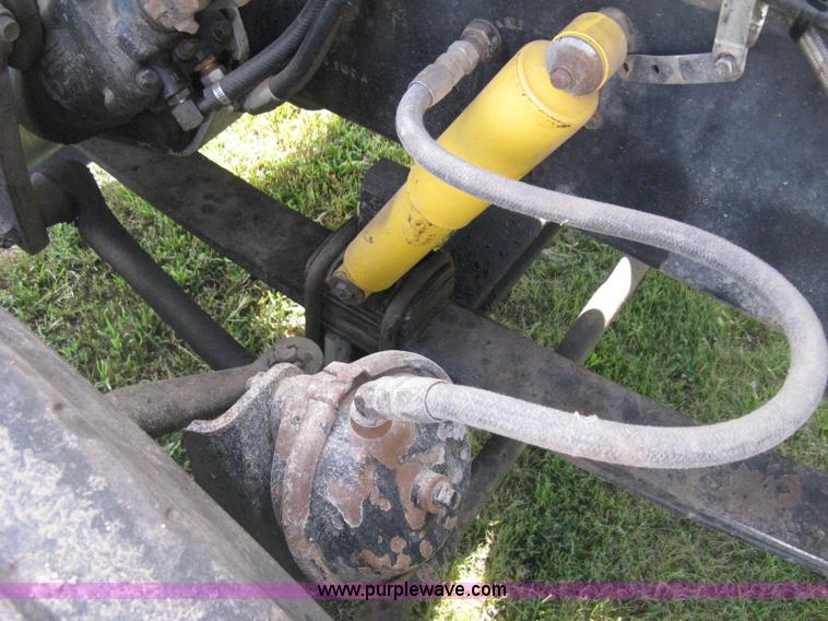 image for item H5280 1988 Peterbilt 357 semi truck