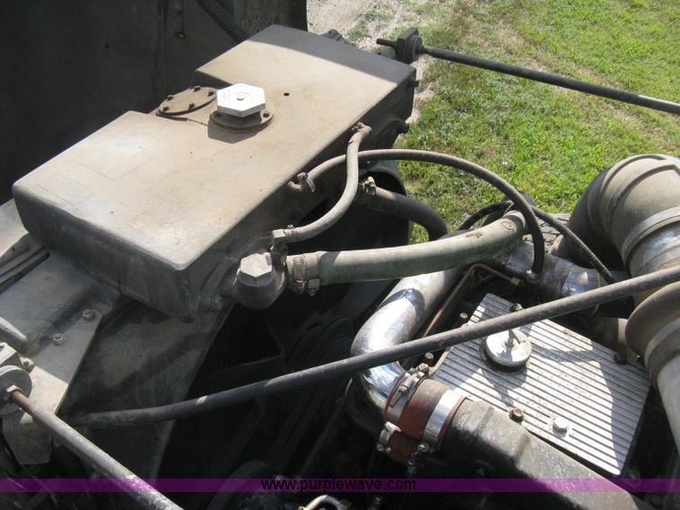 image for item H5280 1988 Peterbilt 357 semi truck