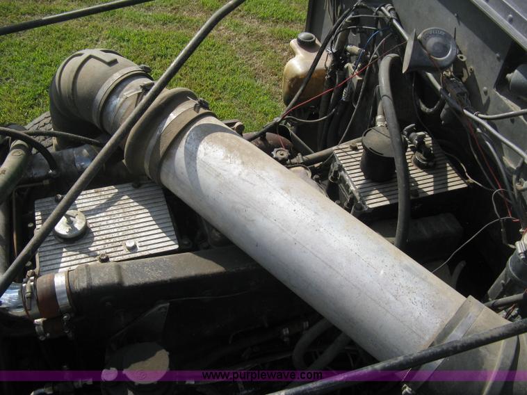 image for item H5280 1988 Peterbilt 357 semi truck