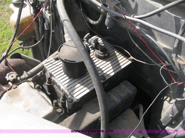 image for item H5280 1988 Peterbilt 357 semi truck