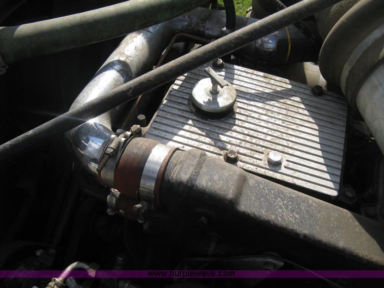 image for item H5280 1988 Peterbilt 357 semi truck