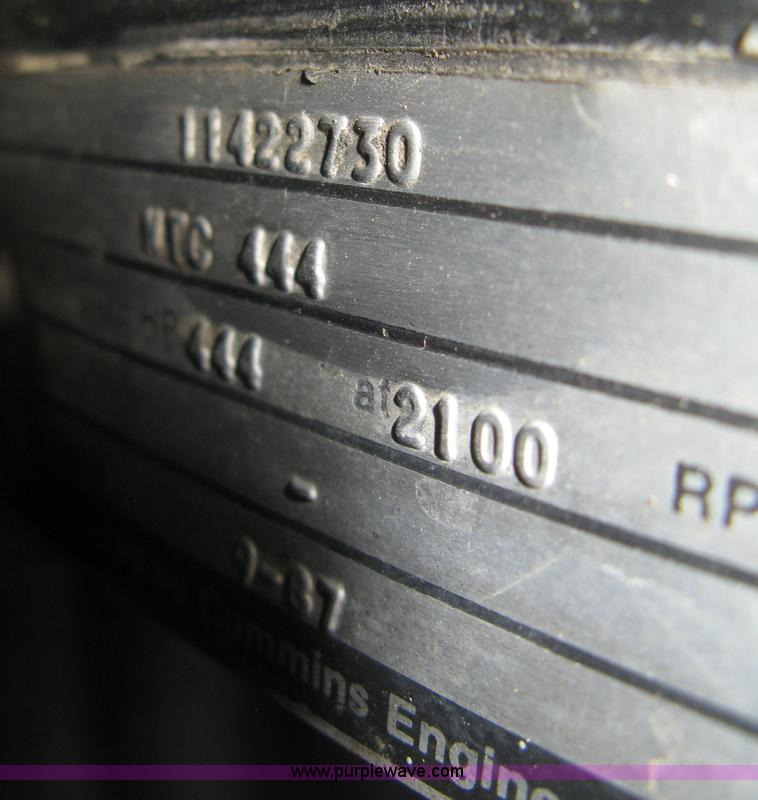 image for item H5280 1988 Peterbilt 357 semi truck