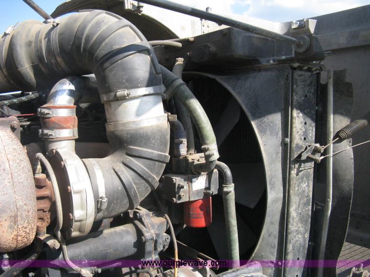 image for item H5280 1988 Peterbilt 357 semi truck