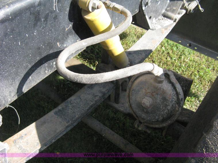 image for item H5280 1988 Peterbilt 357 semi truck