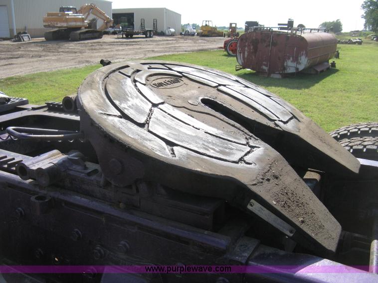 image for item H5280 1988 Peterbilt 357 semi truck