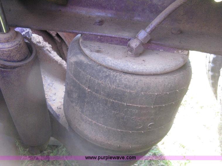 image for item H5280 1988 Peterbilt 357 semi truck