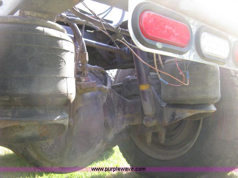 image for item H5280 1988 Peterbilt 357 semi truck