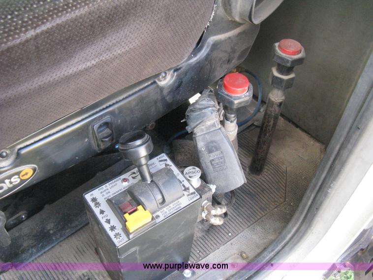 image for item H5280 1988 Peterbilt 357 semi truck