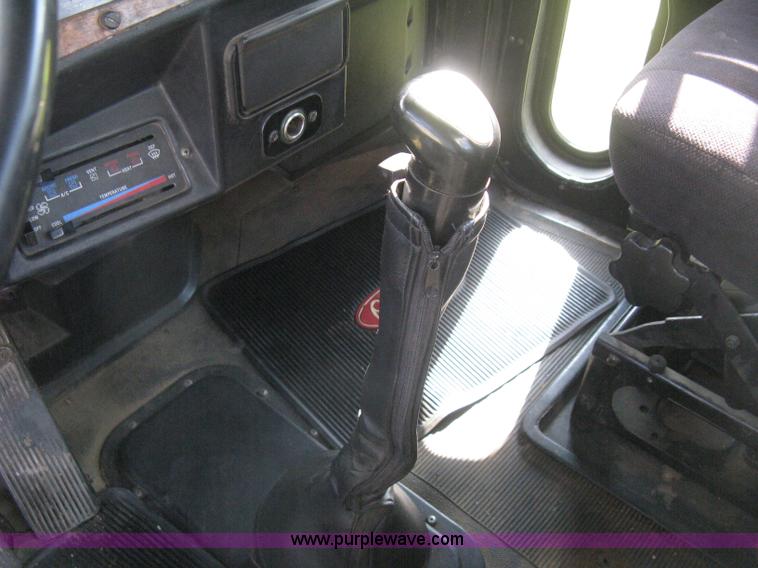 image for item H5280 1988 Peterbilt 357 semi truck