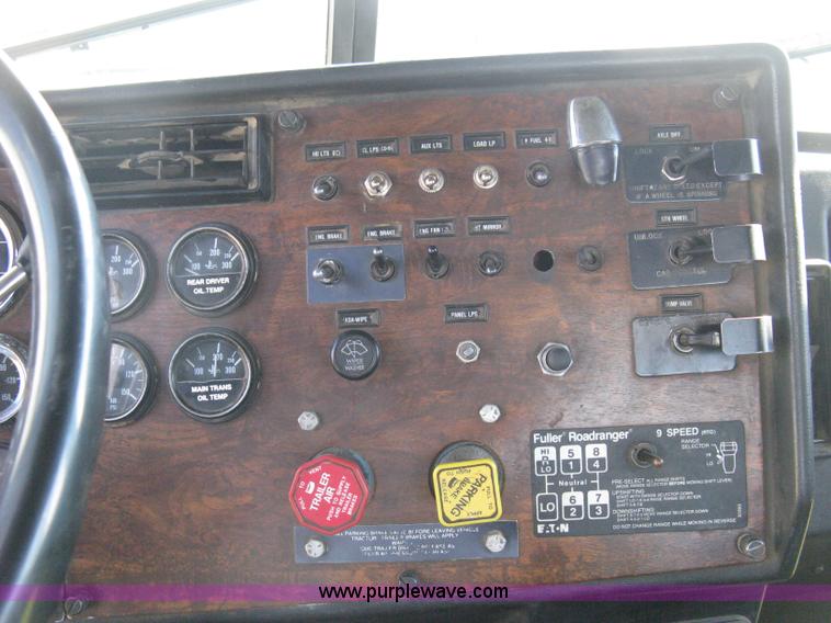 image for item H5280 1988 Peterbilt 357 semi truck