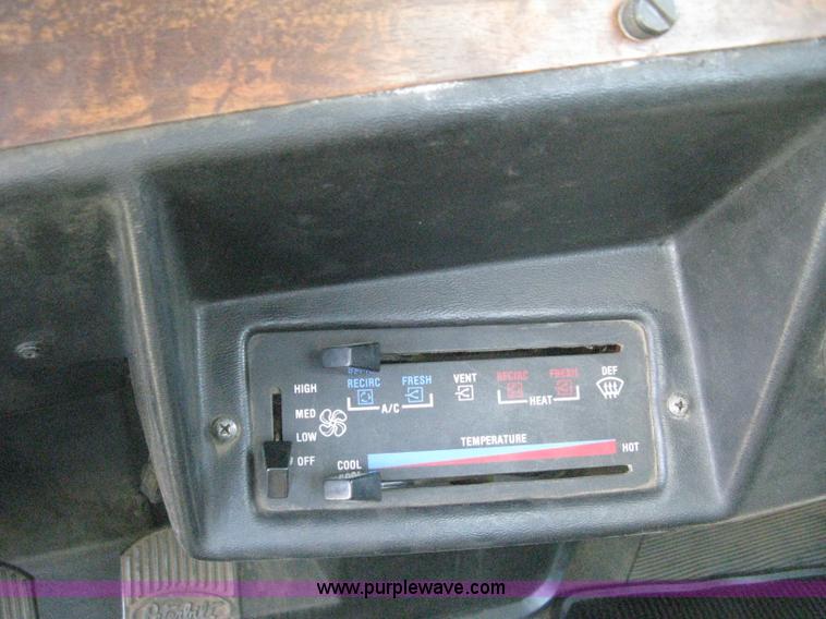 image for item H5280 1988 Peterbilt 357 semi truck