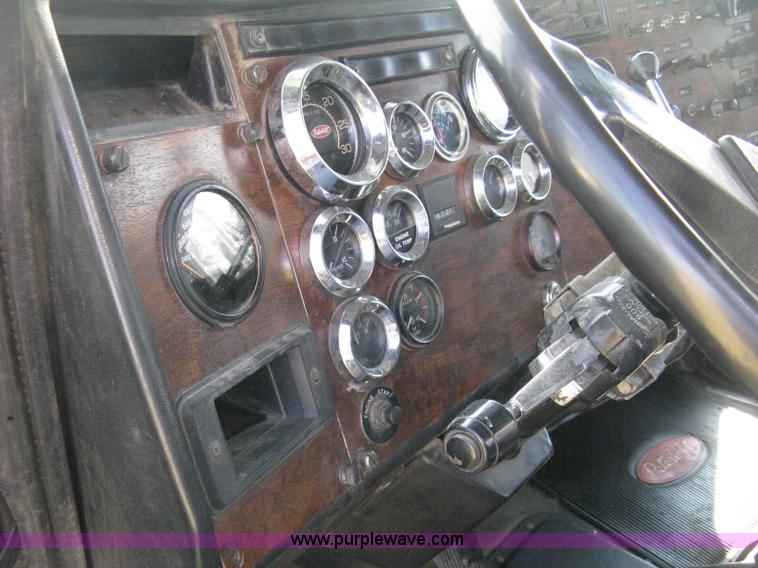 image for item H5280 1988 Peterbilt 357 semi truck