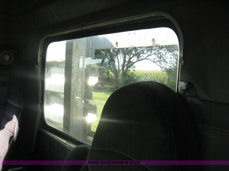 image for item H5280 1988 Peterbilt 357 semi truck