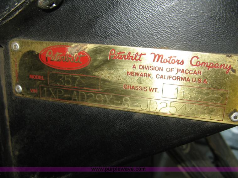 image for item H5280 1988 Peterbilt 357 semi truck