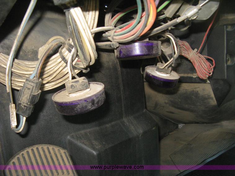 image for item H5280 1988 Peterbilt 357 semi truck