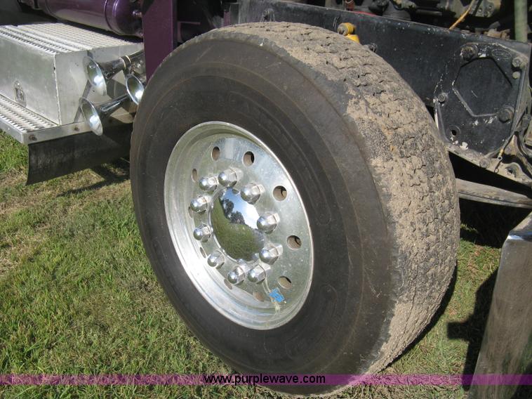 image for item H5280 1988 Peterbilt 357 semi truck