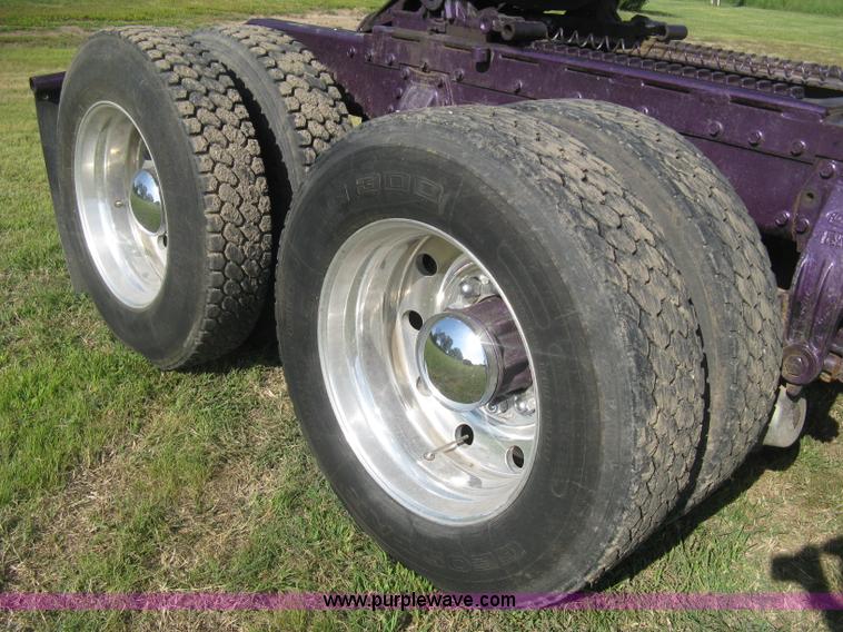 image for item H5280 1988 Peterbilt 357 semi truck