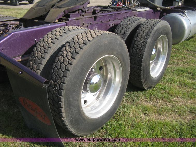 image for item H5280 1988 Peterbilt 357 semi truck