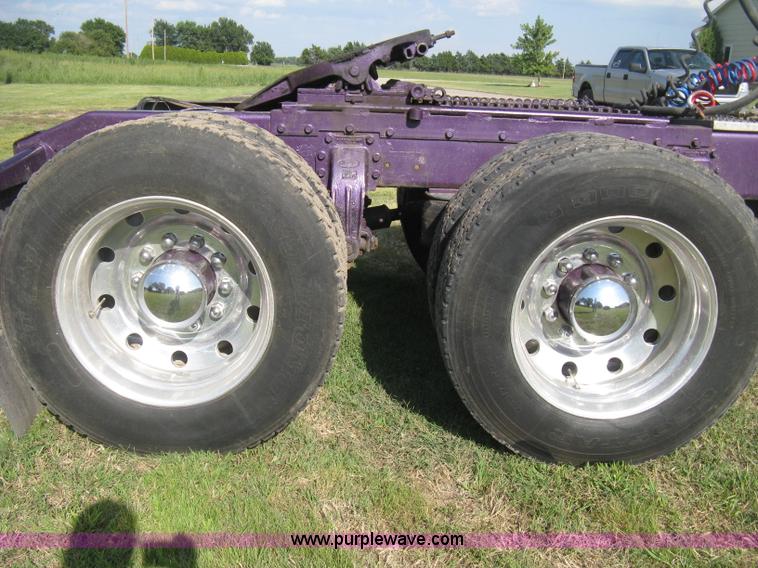 image for item H5280 1988 Peterbilt 357 semi truck