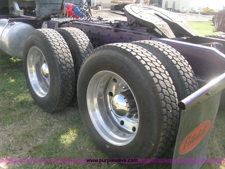 image for item H5280 1988 Peterbilt 357 semi truck