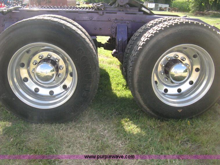 image for item H5280 1988 Peterbilt 357 semi truck