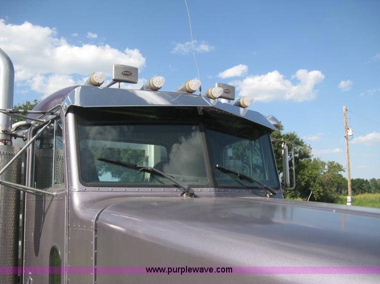 image for item H5280 1988 Peterbilt 357 semi truck