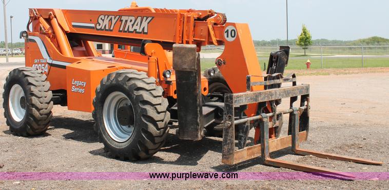 image for item H5627 2001 SkyTrak 10054 Legacy Series telehandler