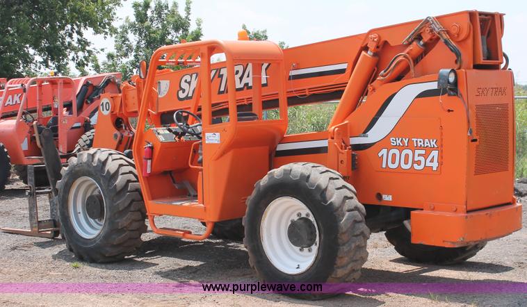 image for item H5627 2001 SkyTrak 10054 Legacy Series telehandler