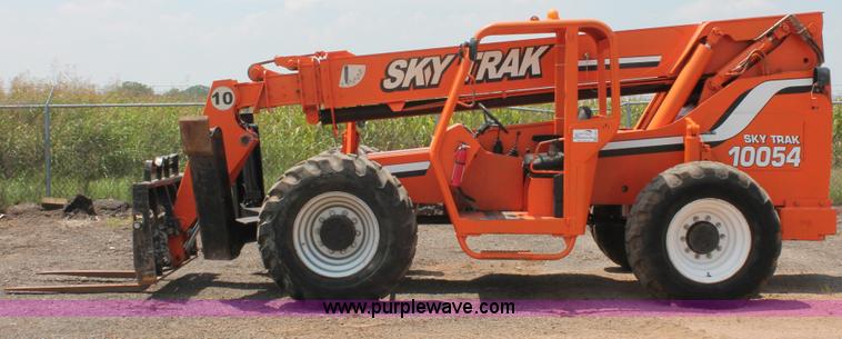 image for item H5627 2001 SkyTrak 10054 Legacy Series telehandler