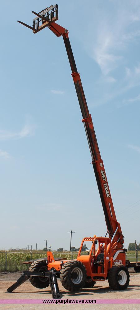 image for item H5627 2001 SkyTrak 10054 Legacy Series telehandler