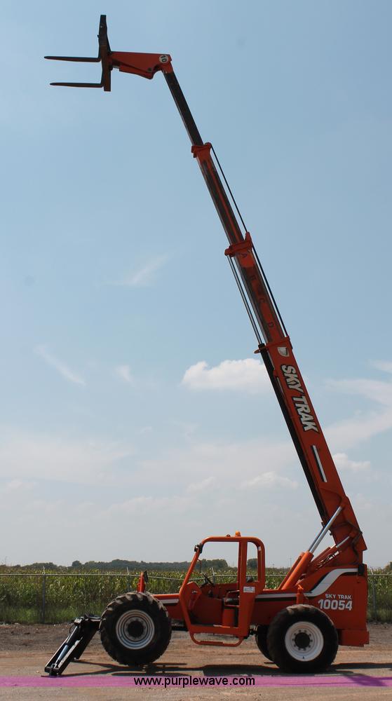 image for item H5627 2001 SkyTrak 10054 Legacy Series telehandler