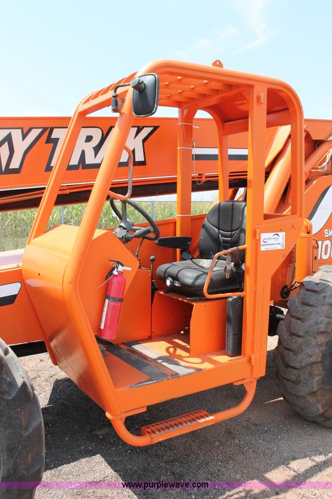image for item H5627 2001 SkyTrak 10054 Legacy Series telehandler