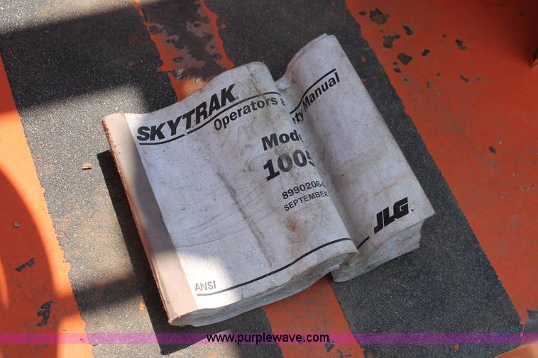 image for item H5627 2001 SkyTrak 10054 Legacy Series telehandler