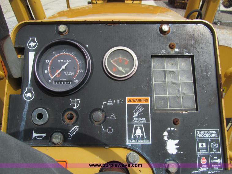 image for item H8872 2005 Vermeer RT650 trencher