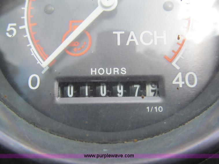 image for item H8872 2005 Vermeer RT650 trencher