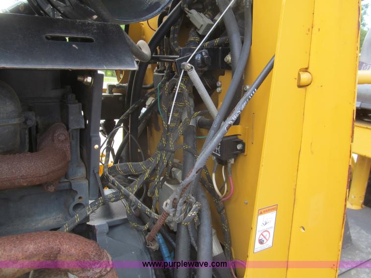 image for item H8872 2005 Vermeer RT650 trencher