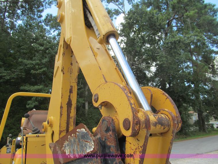 image for item H8872 2005 Vermeer RT650 trencher