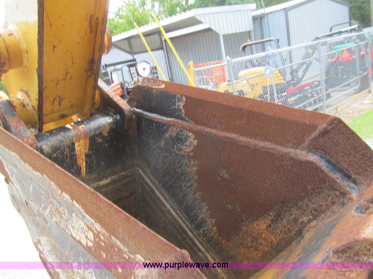 image for item H8872 2005 Vermeer RT650 trencher