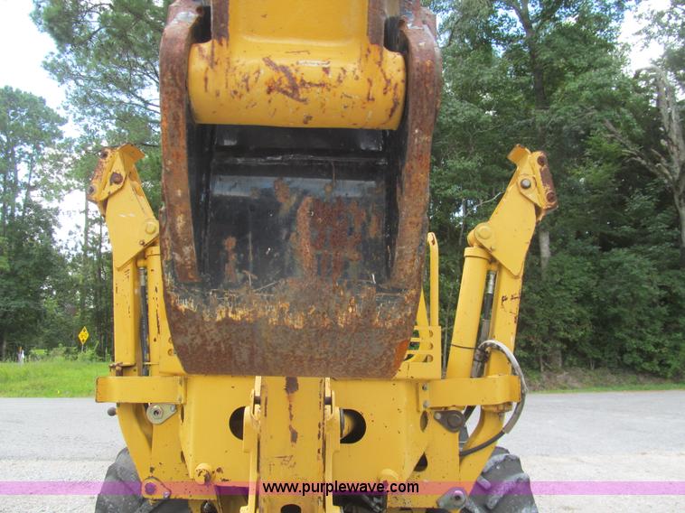 image for item H8872 2005 Vermeer RT650 trencher