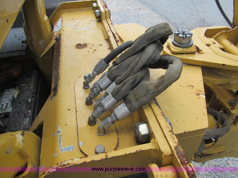 image for item H8872 2005 Vermeer RT650 trencher