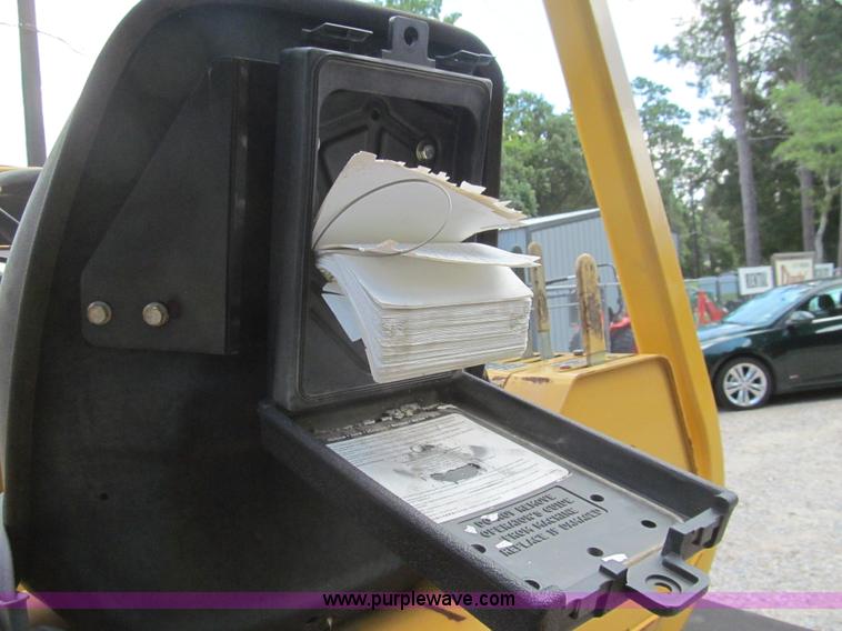 image for item H8872 2005 Vermeer RT650 trencher