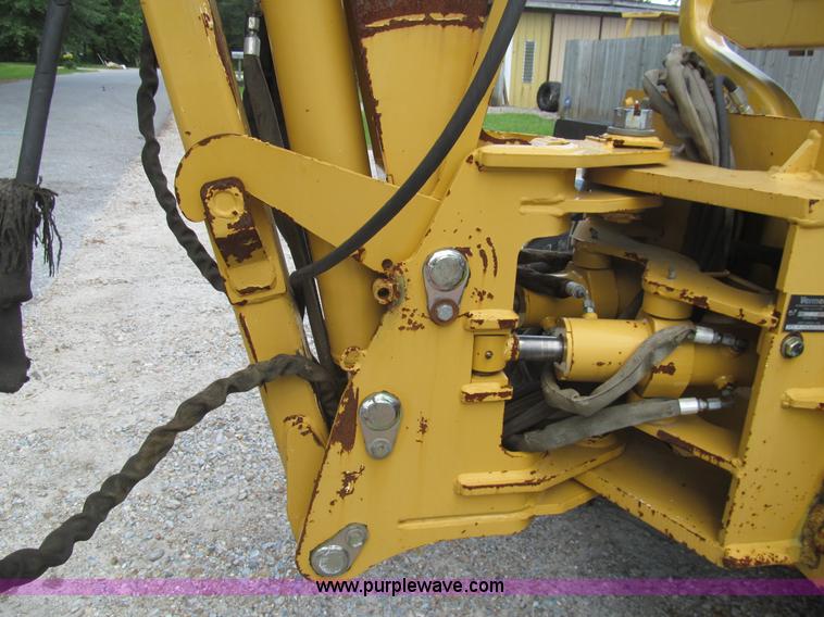 image for item H8872 2005 Vermeer RT650 trencher