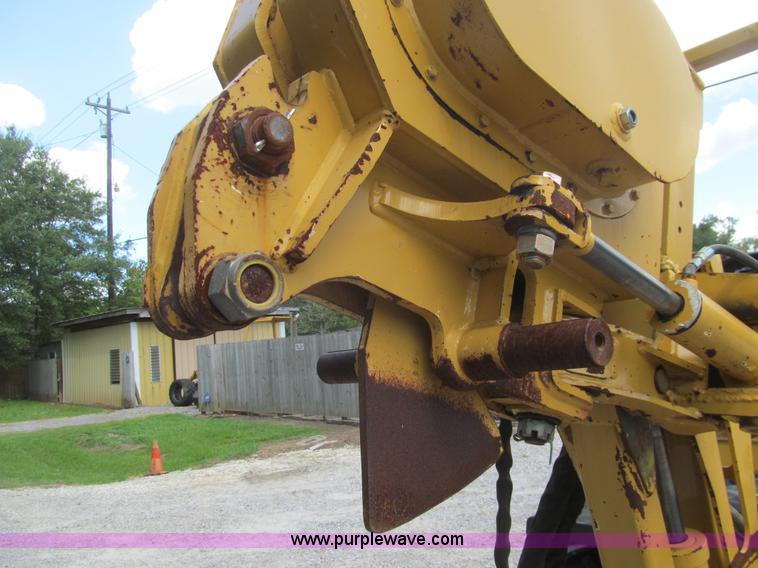 image for item H8872 2005 Vermeer RT650 trencher