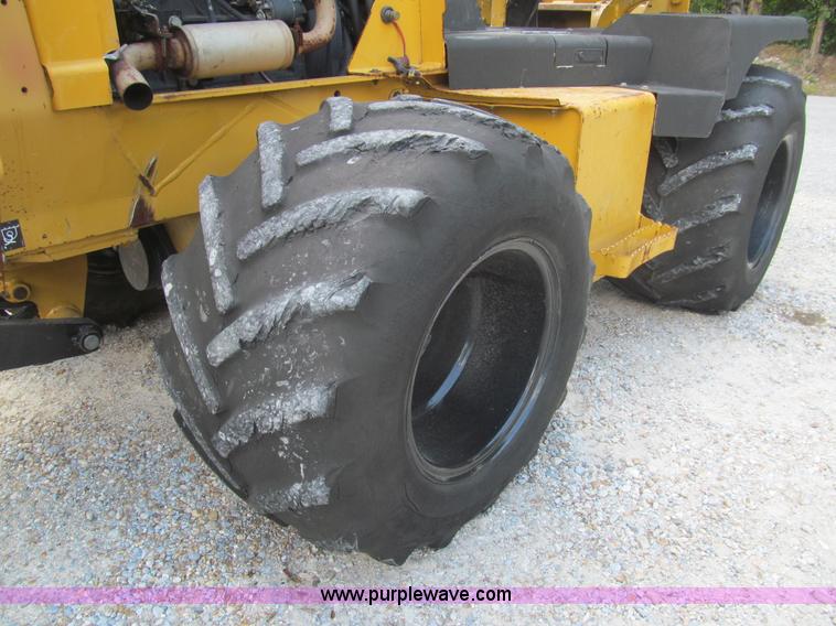 image for item H8872 2005 Vermeer RT650 trencher