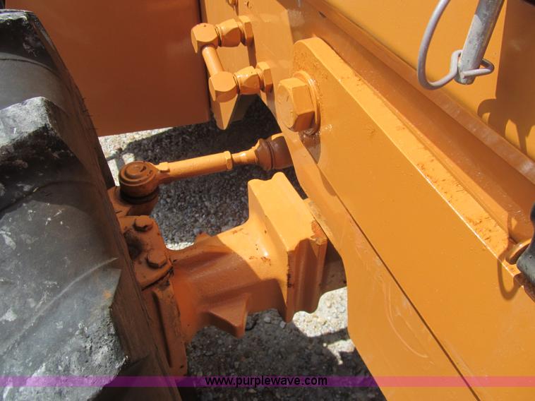 image for item H8873 2002 Case 560 trencher