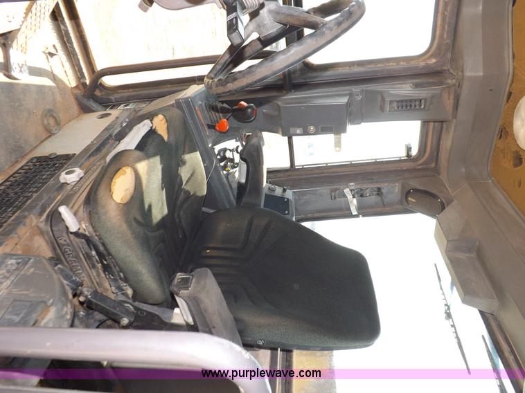 image for item H9188 2005 Volvo G720B articulated motor grader