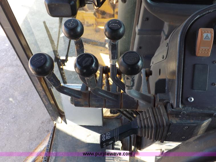 image for item H9188 2005 Volvo G720B articulated motor grader