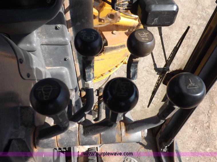 image for item H9188 2005 Volvo G720B articulated motor grader